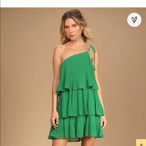 Cute af one shoulder dress!